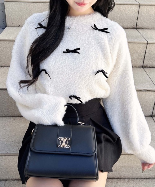 INGNI(イング)の「ベロアリボン付フェザーニット(ニット/セーター・レディース・チャコールグレー×ブラック/ホワイト×ブラック/ピンク系7・M)」の5枚目の写真