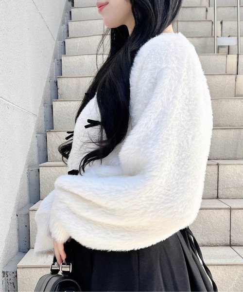 INGNI(イング)の「ベロアリボン付フェザーニット(ニット/セーター・レディース・チャコールグレー×ブラック/ホワイト×ブラック/ピンク系7・M)」の7枚目の写真