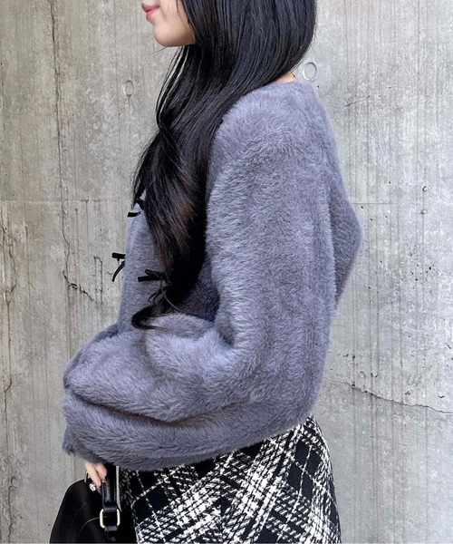 INGNI(イング)の「ベロアリボン付フェザーニット(ニット/セーター・レディース・チャコールグレー×ブラック/ホワイト×ブラック/ピンク系7・M)」の14枚目の写真