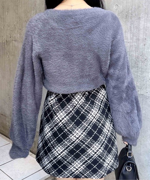 INGNI(イング)の「ベロアリボン付フェザーニット(ニット/セーター・レディース・チャコールグレー×ブラック/ホワイト×ブラック/ピンク系7・M)」の15枚目の写真