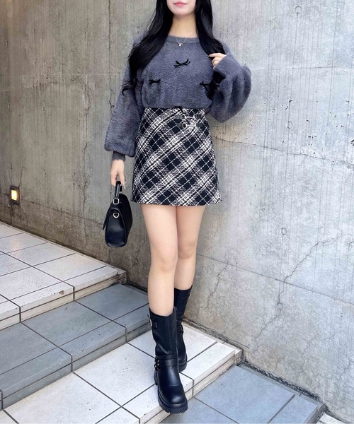 INGNI(イング)の「ベロアリボン付フェザーニット(ニット/セーター・レディース・チャコールグレー×ブラック/ホワイト×ブラック/ピンク系7・M)」の16枚目の写真