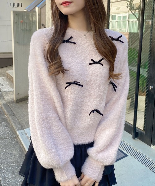 INGNI(イング)の「ベロアリボン付フェザーニット(ニット/セーター・レディース・チャコールグレー×ブラック/ホワイト×ブラック/ピンク系7・M)」の18枚目の写真