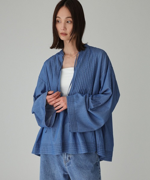 BABYLONE(バビロン)の「ピンタックデニムシャツ(シャツ/ブラウス・レディース・ダークブルー/ブルー・フリー)」の2枚目の写真