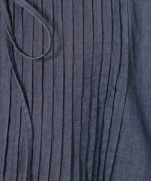BABYLONE(バビロン)の「ピンタックデニムシャツ(シャツ/ブラウス・レディース・ダークブルー/ブルー・フリー)」の4枚目の写真