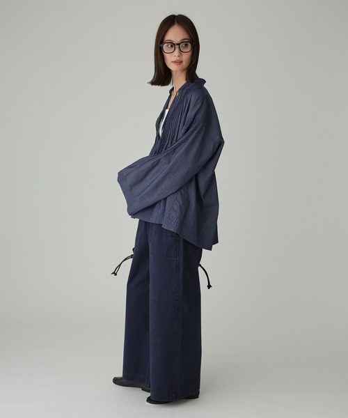 BABYLONE(バビロン)の「ピンタックデニムシャツ(シャツ/ブラウス・レディース・ダークブルー/ブルー・フリー)」の15枚目の写真