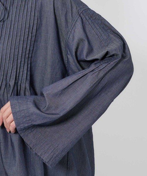 BABYLONE(バビロン)の「ピンタックデニムシャツ(シャツ/ブラウス・レディース・ダークブルー/ブルー・フリー)」の11枚目の写真