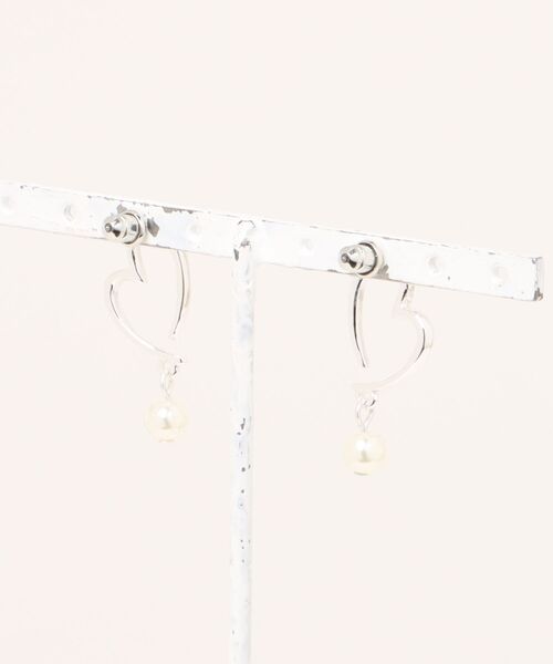 VIS（ビス）の「揺れパールハートピアス（ピアス（両耳用）・レディース・シルバー/ゴールド・FREE）」の11枚目の写真