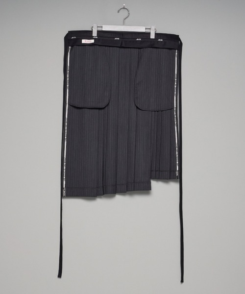 MASU（エムエーエスユー）の「【M A S U】PLEATED APRON（その他パンツ・メンズ・ブラック/ダークグレー・FREE）」の3枚目の写真
