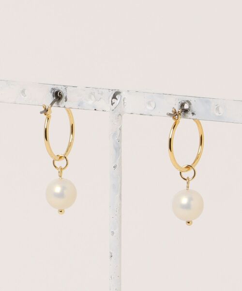 tone（トーン）の「Cherie+Chambre/Pearl Foop Pierce（ピアス（両耳用）・レディース・ホワイト/アイボリー・FREE）」の6枚目の写真