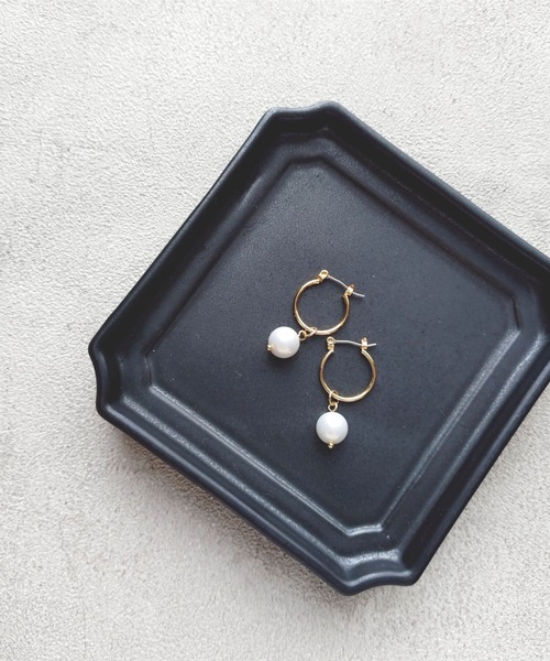 tone（トーン）の「Cherie+Chambre/Pearl Foop Pierce（ピアス（両耳用）・レディース・ホワイト/アイボリー・FREE）」の2枚目の写真