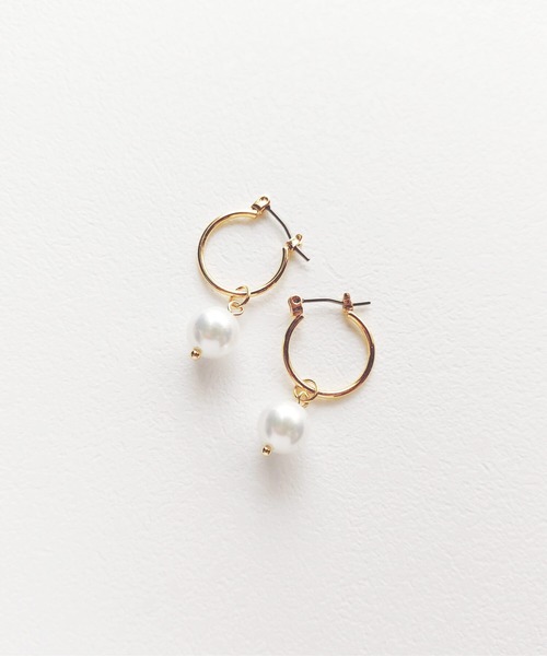 tone（トーン）の「Cherie+Chambre/Pearl Foop Pierce（ピアス（両耳用）・レディース・ホワイト/アイボリー・FREE）」の3枚目の写真