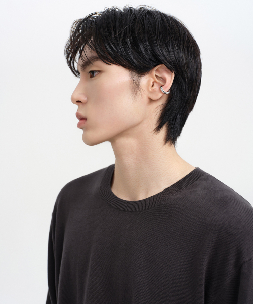 MUSINSA STANDARD（ムシンサスタンダード）の「ループイヤーカフ_18mm [シルバー]（ピアス（両耳用）・レディース・その他・FREE）」の2枚目の写真