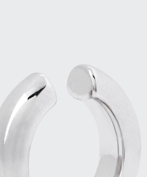MUSINSA STANDARD（ムシンサスタンダード）の「ループイヤーカフ_18mm [シルバー]（ピアス（両耳用）・レディース・その他・FREE）」の3枚目の写真