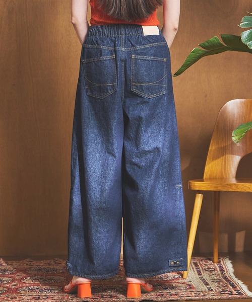 SOMETHING(サムシング)の「【GISELe 4月号掲載】atelier SOMETHING DRAWSTRING BALLOON WIDE/ウエストゴムバルーンワイドパンツ(デニムパンツ・レディース・インディゴブルー/ライトインディゴブルー・SMALL/MEDIUM)」の5枚目の写真
