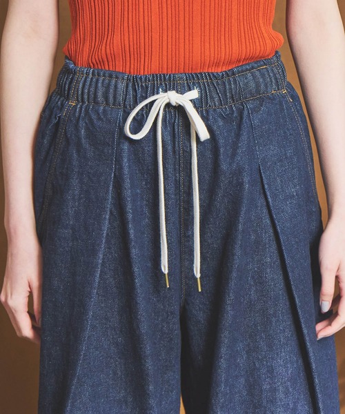 SOMETHING(サムシング)の「【GISELe 4月号掲載】atelier SOMETHING DRAWSTRING BALLOON WIDE/ウエストゴムバルーンワイドパンツ(デニムパンツ・レディース・インディゴブルー/ライトインディゴブルー・SMALL/MEDIUM)」の9枚目の写真