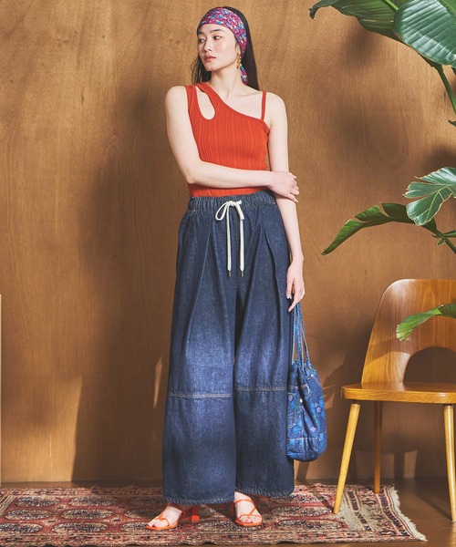 SOMETHING(サムシング)の「【GISELe 4月号掲載】atelier SOMETHING DRAWSTRING BALLOON WIDE/ウエストゴムバルーンワイドパンツ(デニムパンツ・レディース・インディゴブルー/ライトインディゴブルー・SMALL/MEDIUM)」の11枚目の写真