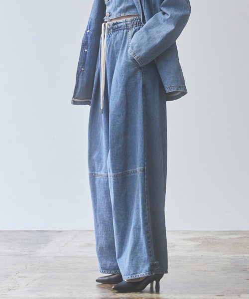 SOMETHING(サムシング)の「【GISELe 4月号掲載】atelier SOMETHING DRAWSTRING BALLOON WIDE/ウエストゴムバルーンワイドパンツ(デニムパンツ・レディース・インディゴブルー/ライトインディゴブルー・SMALL/MEDIUM)」の14枚目の写真