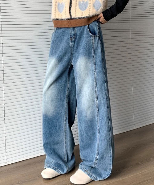 CELENA BEATS（セレナビーツ）の「ヴィンテージ ライク バック ピーキング ワイド デニム（デニムパンツ・メンズ・ライトブルー/ブルー・L/M）」の2枚目の写真