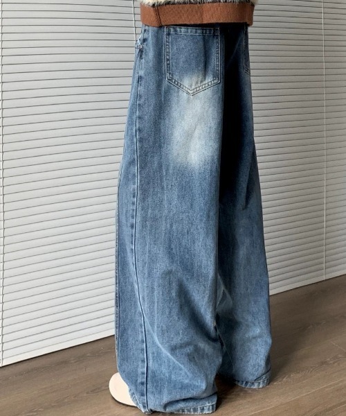 CELENA BEATS（セレナビーツ）の「ヴィンテージ ライク バック ピーキング ワイド デニム（デニムパンツ・メンズ・ライトブルー/ブルー・L/M）」の4枚目の写真