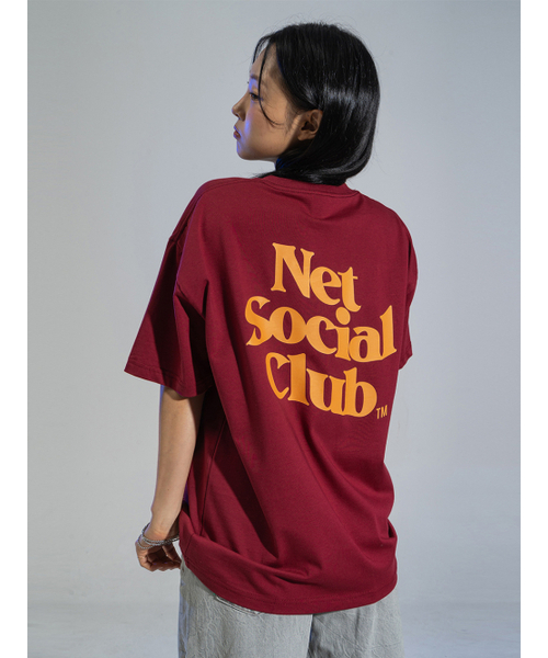 NET SOCIAL CLUB(ネットソーシャルクラブ)の「ウェーブビビッドロゴ半袖Tシャツ(バーガンディ)(Tシャツ/カットソー・レディース・バーガンディー・S/XL/L/M)」の1枚目の写真