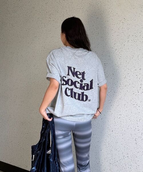 NET SOCIAL CLUB(ネットソーシャルクラブ)の「ウェーブビビッドロゴ半袖Tシャツ(バーガンディ)(Tシャツ/カットソー・レディース・バーガンディー・S/XL/L/M)」の4枚目の写真