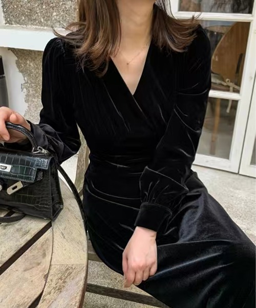 AsheKsha(アシクシャ)の「ベルベットVネックロングドレス(ワンピース・レディース・ブラック・M)」の13枚目の写真