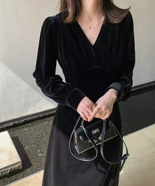 AsheKsha(アシクシャ)の「ベルベットVネックロングドレス(ワンピース・レディース・ブラック・M)」の16枚目の写真