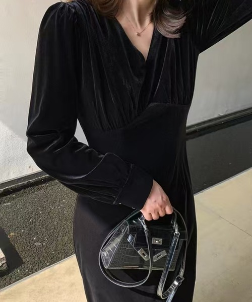 AsheKsha(アシクシャ)の「ベルベットVネックロングドレス(ワンピース・レディース・ブラック・M)」の17枚目の写真