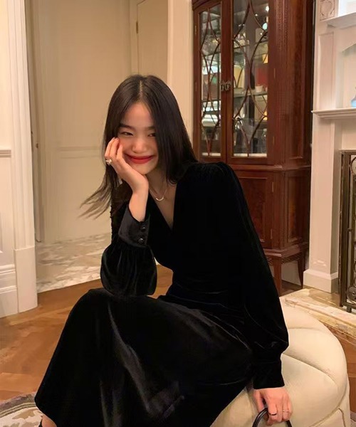 AsheKsha(アシクシャ)の「ベルベットVネックロングドレス(ワンピース・レディース・ブラック・M)」の19枚目の写真