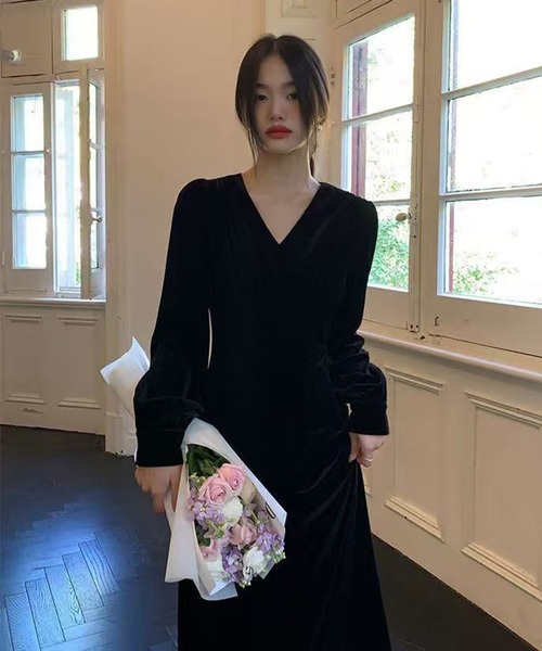 AsheKsha(アシクシャ)の「ベルベットVネックロングドレス(ワンピース・レディース・ブラック・M)」の4枚目の写真