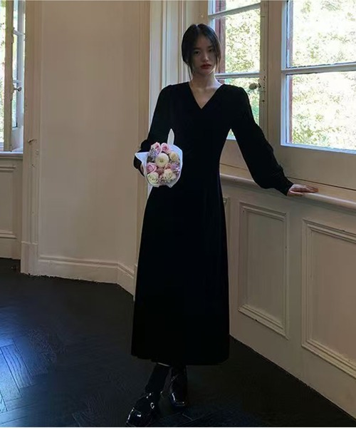 AsheKsha(アシクシャ)の「ベルベットVネックロングドレス(ワンピース・レディース・ブラック・M)」の5枚目の写真