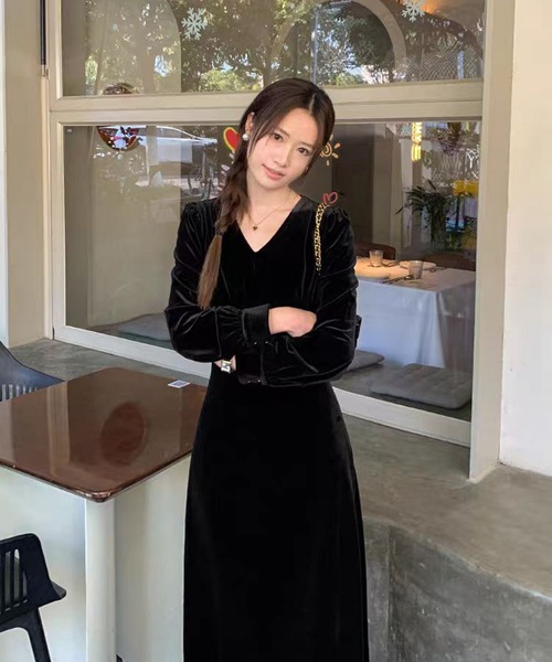AsheKsha(アシクシャ)の「ベルベットVネックロングドレス(ワンピース・レディース・ブラック・M)」の8枚目の写真