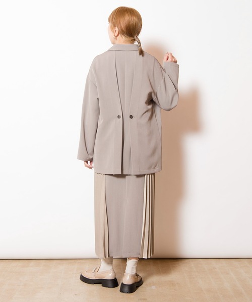 OSMOSIS(オズモーシス)の「バックタックジャケット(テーラードジャケット・レディース・ブラック/グレイッシュベージュ/ライトベージュ・ONE SIZE)」の5枚目の写真