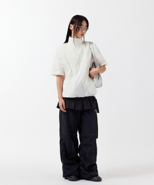 ODD STUDIO(オッドスタジオ)の「サイド切り替えステッチシャーリングパンツ - ブラック(その他パンツ・レディース・ブラック・2(M)/1(S))」の2枚目の写真