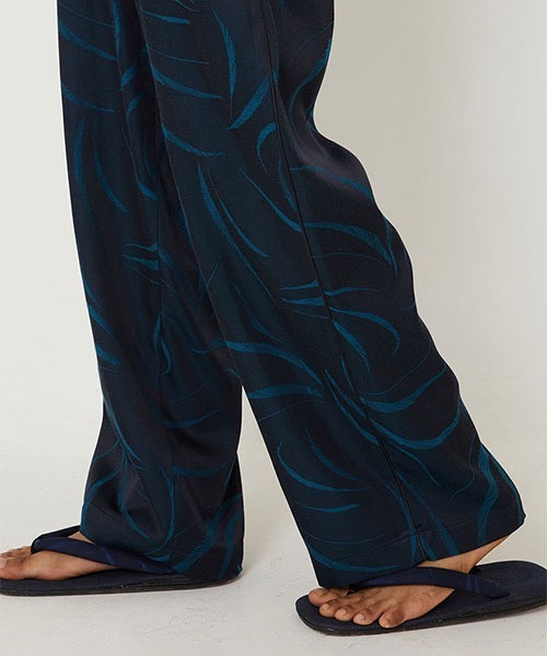 BLUE BLUE JAPAN(ブルーブルージャパン)の「メブキサテン サイドライン ストリングパンツ(その他パンツ・メンズ・ダークネイビー・M/L/XL/S)」の7枚目の写真