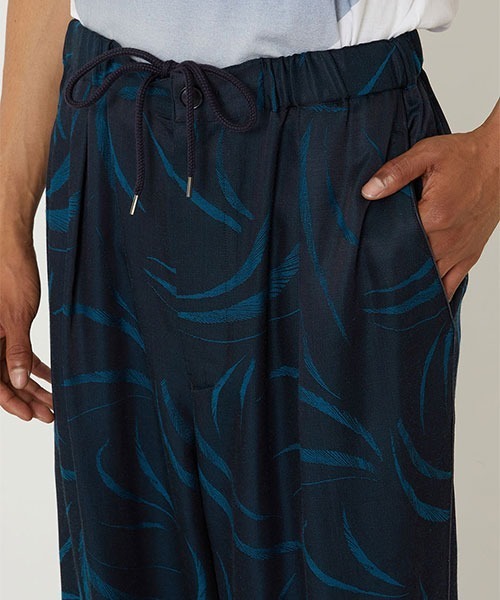 BLUE BLUE JAPAN(ブルーブルージャパン)の「メブキサテン サイドライン ストリングパンツ(その他パンツ・メンズ・ダークネイビー・M/L/XL/S)」の5枚目の写真