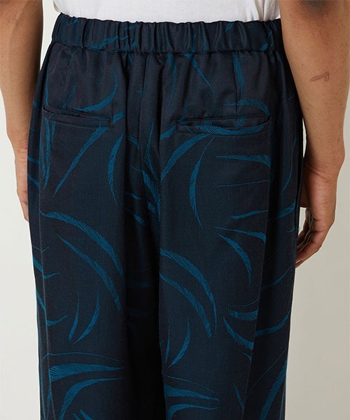 BLUE BLUE JAPAN(ブルーブルージャパン)の「メブキサテン サイドライン ストリングパンツ(その他パンツ・メンズ・ダークネイビー・M/L/XL/S)」の6枚目の写真