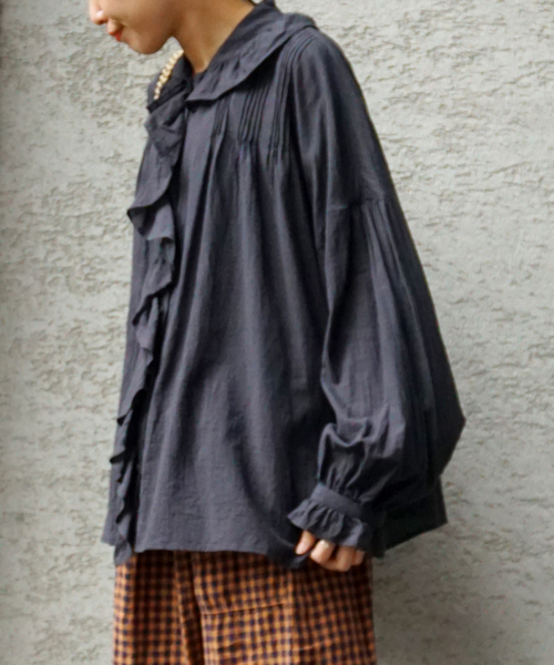 JOURNAL STANDARD LUXE（ジャーナルスタンダード　ラックス）の「80コットンローンフリルブラウス（シャツ/ブラウス・レディース・ホワイト/ブラック・FREE）」の4枚目の写真