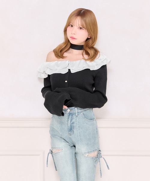apres jour（アプレジュール）の「チョーカー付きフリルワンショルニット（ニット/セーター・レディース・ブラック/グレイッシュベージュ・フリー/X-LARGE）」の3枚目の写真