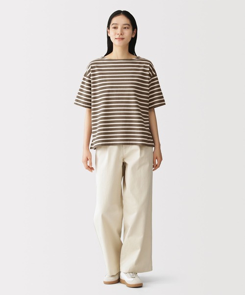無印良品(ムジルシリョウヒン)の「婦人 引き揃え天竺編みボートネック半袖Tシャツ(Tシャツ/カットソー・レディース・ブルー系/ライトグレー系/ブラウン系/ライトオレンジ系/スモーキーグリーン系/ネイビー系・S/M/L/XL)」の7枚目の写真