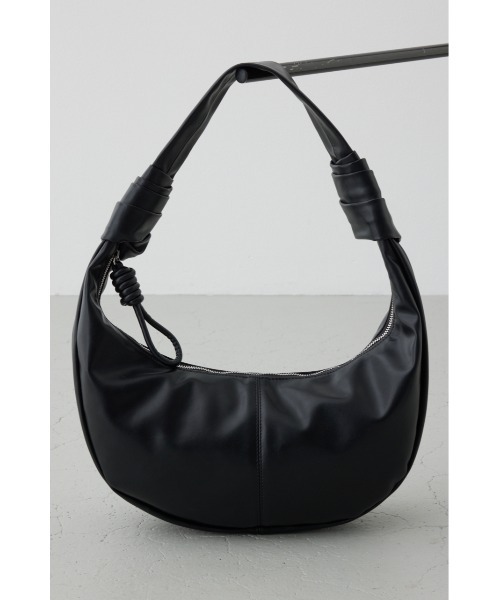 AZUL by moussy(アズールバイマウジー)の「ハーフムーンショルダーバッグ(ショルダーバッグ・レディース・オリーブ/ブラック・FREE)」の1枚目の写真