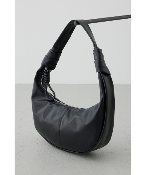 AZUL by moussy(アズールバイマウジー)の「ハーフムーンショルダーバッグ(ショルダーバッグ・レディース・オリーブ/ブラック・FREE)」の3枚目の写真