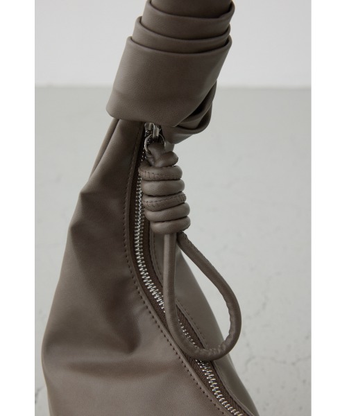 AZUL by moussy(アズールバイマウジー)の「ハーフムーンショルダーバッグ(ショルダーバッグ・レディース・オリーブ/ブラック・FREE)」の15枚目の写真
