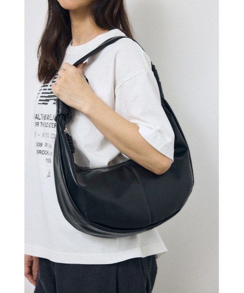 AZUL by moussy(アズールバイマウジー)の「ハーフムーンショルダーバッグ(ショルダーバッグ・レディース・オリーブ/ブラック・FREE)」の19枚目の写真