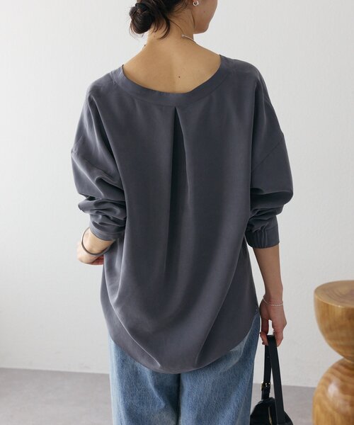 RIVE DROITE（リヴドロワ）の「【女性らしい抜け感】メタルボタンノーカラーブラウス（シャツ/ブラウス・レディース・ミント/チャコールグレー/ライトベージュ・FREE）」の10枚目の写真