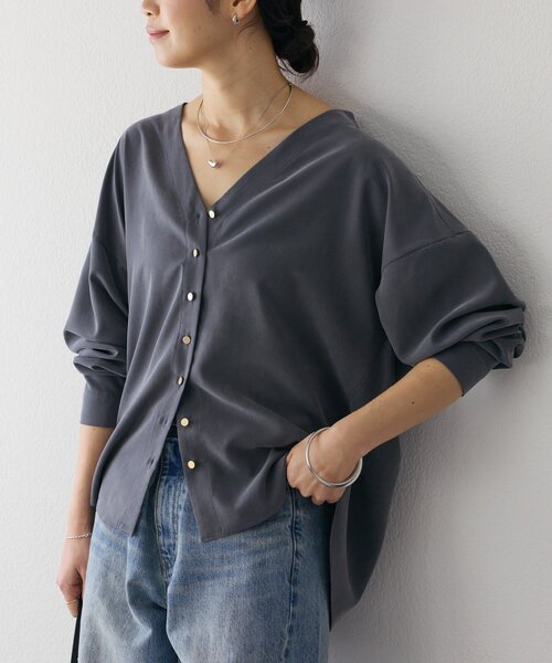 RIVE DROITE（リヴドロワ）の「【女性らしい抜け感】メタルボタンノーカラーブラウス（シャツ/ブラウス・レディース・ミント/チャコールグレー/ライトベージュ・FREE）」の12枚目の写真
