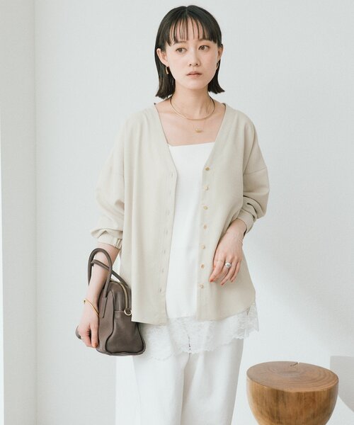 RIVE DROITE（リヴドロワ）の「【女性らしい抜け感】メタルボタンノーカラーブラウス（シャツ/ブラウス・レディース・ミント/チャコールグレー/ライトベージュ・FREE）」の19枚目の写真