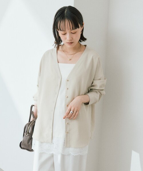 RIVE DROITE（リヴドロワ）の「【女性らしい抜け感】メタルボタンノーカラーブラウス（シャツ/ブラウス・レディース・ミント/チャコールグレー/ライトベージュ・FREE）」の22枚目の写真