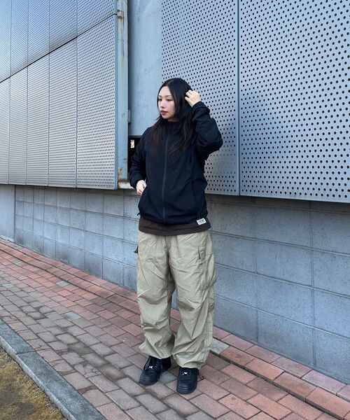 CACTUSDONUTMARKET（カクタスドーナツマーケット）の「Nylon Pin-tuck Cargo Pants - Beige（その他パンツ・メンズ・その他・MEDIUM/LARGE）」の6枚目の写真
