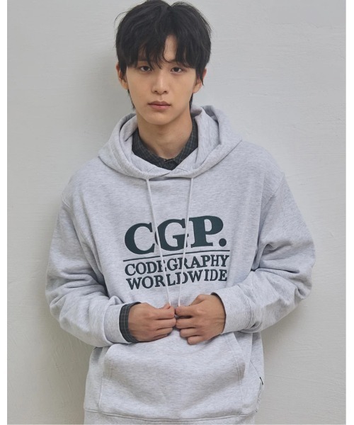 codegraphy（コードグラフィー）の「Square Logo Hoodie CBEBUTH030（スウェット・メンズ・ライトグレー/Black/レッド系その他/オートミール・LARGE/MEDIUM/SMALL）」の6枚目の写真
